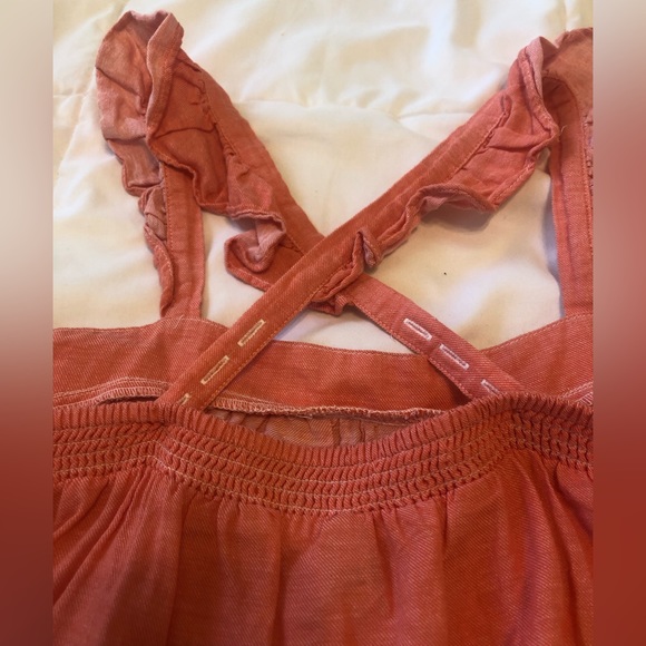 Old Navy crisscross back tank top with ruffle straps. Size M. Cotton/Linen blend - Picture 4 of 5
